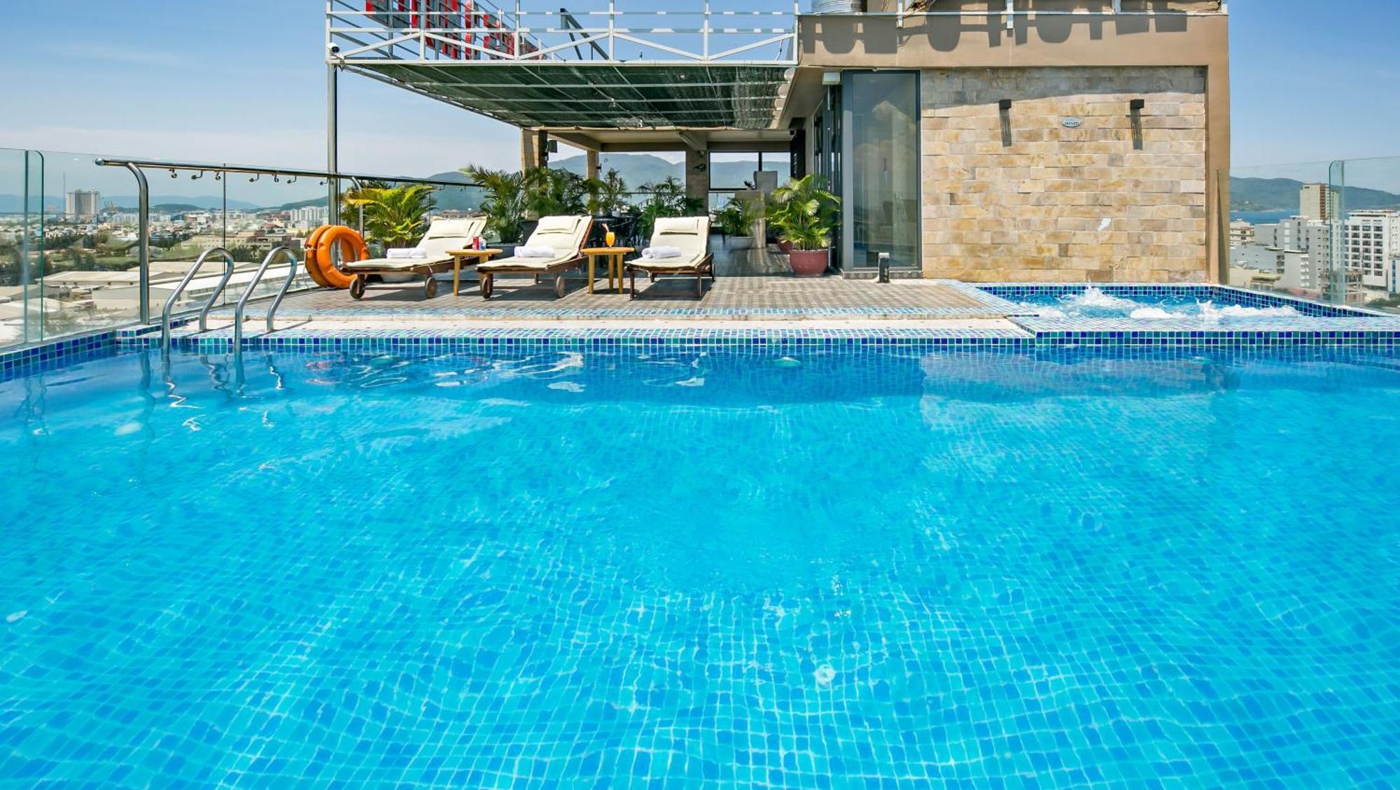Bliss Luxury Hotel Da Nang Exterior foto